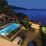 Five-bedroom In *