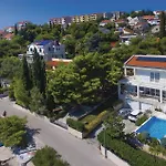 Five-bedroom In Nyaraló *