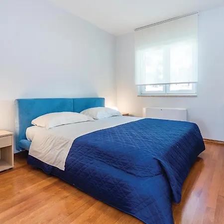 Five-bedroom In Prázdninový dům Rogoznica (Sibenik-Knin)