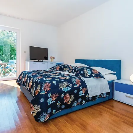 Prázdninový dům Five-bedroom In Rogoznica (Sibenik-Knin)