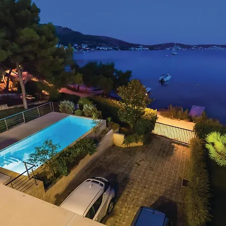 Five-bedroom In *