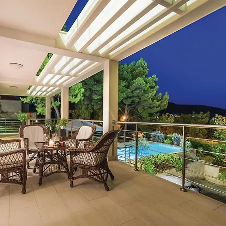 Five-bedroom In Dom wakacyjny *