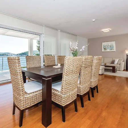 Five-bedroom In Dom wakacyjny Rogoznica (Sibenik-Knin)