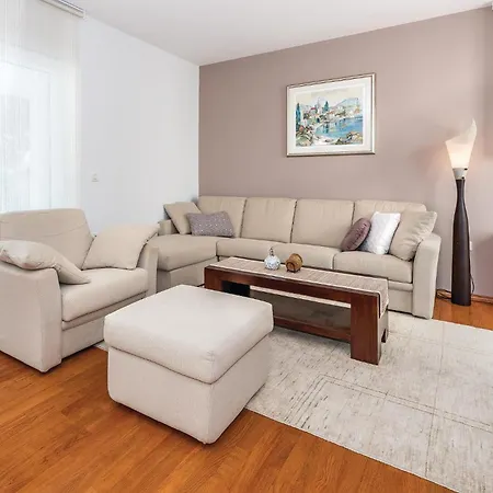 Five-bedroom In Rogoznica (Sibenik-Knin)