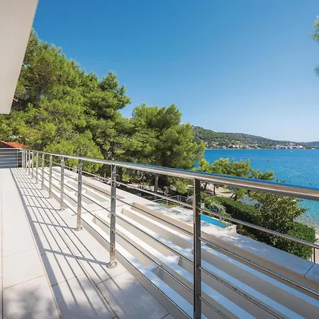 Five-bedroom In Prázdninový dům Rogoznica (Sibenik-Knin)