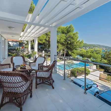 Five-bedroom In Prázdninový dům Rogoznica (Sibenik-Knin)