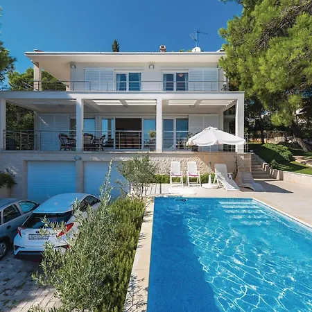 Five-bedroom In *