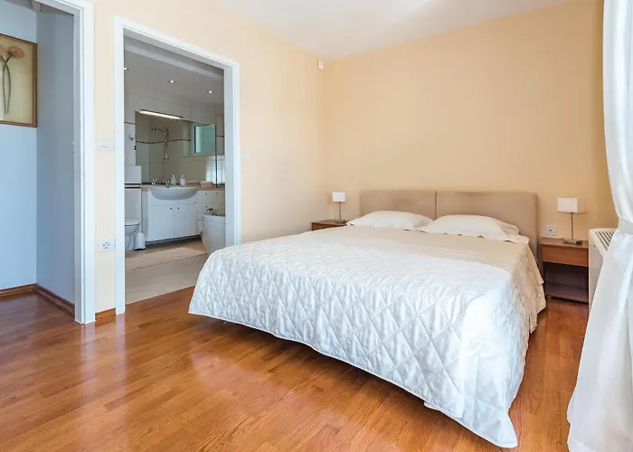 Five-bedroom In Dom wakacyjny