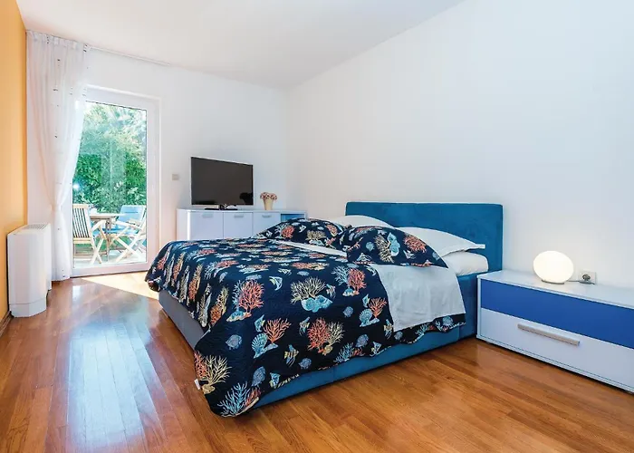 Casa de Férias Five-bedroom In Rogoznica (Sibenik-Knin)