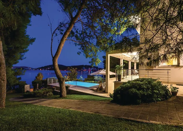 Casa de Férias Five-bedroom In Rogoznica (Sibenik-Knin)