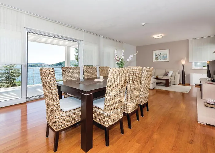 Five-bedroom In Dom wakacyjny Rogoznica (Sibenik-Knin)